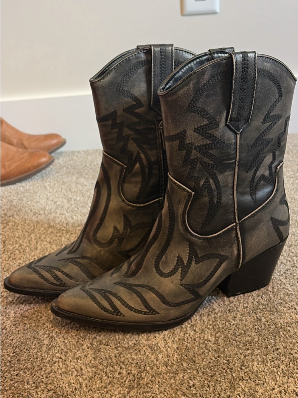 Women’s Western Ankle Boots in Distressed Gray with Black Stitching
